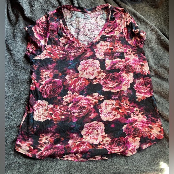 Torrid Floral V-Neck Tee Size 2x - Picture 2 of 6